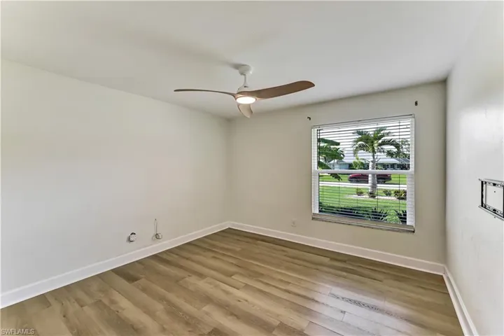 905 Sw 52nd St, Cape Coral, Florida 33914