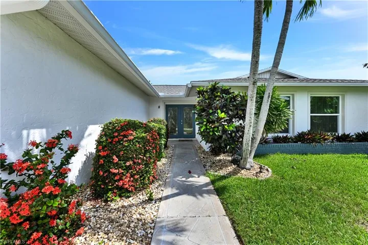905 Sw 52nd St, Cape Coral, Florida 33914