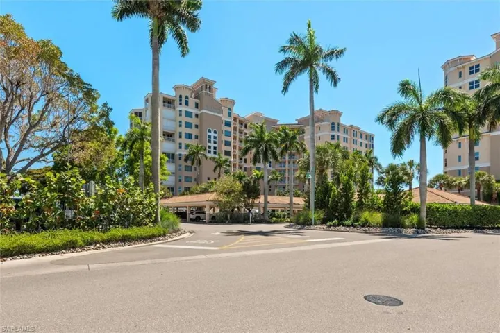 425 Dockside Dr Ph-1, Naples, Florida 34110
