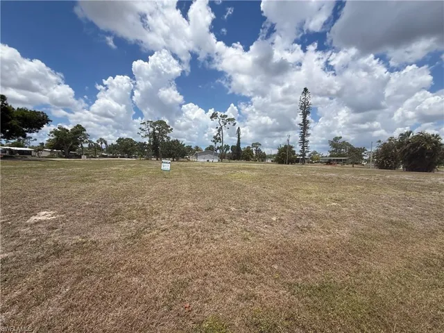 19279 Arrowhead Ln, North Fort Myers, Florida 33903