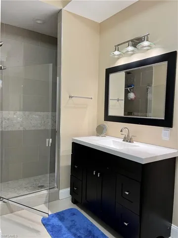 Double sinks in a large bathroom