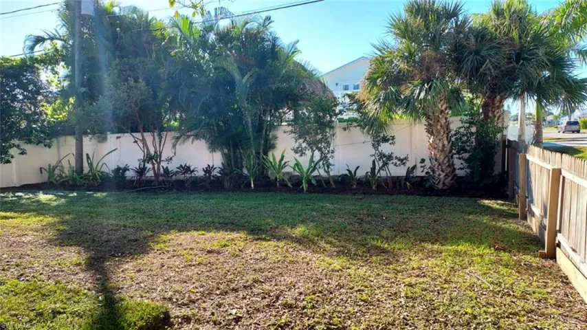 602  111th N AVE, Naples, FL 34108