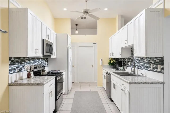 1114 Ne Van Loon Ln, Cape Coral, Florida 33909