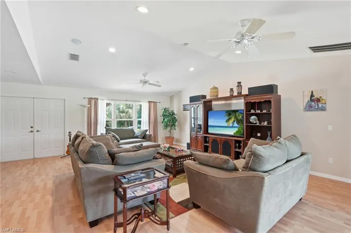 1140 22nd Ave Ne, Naples, Florida 34120