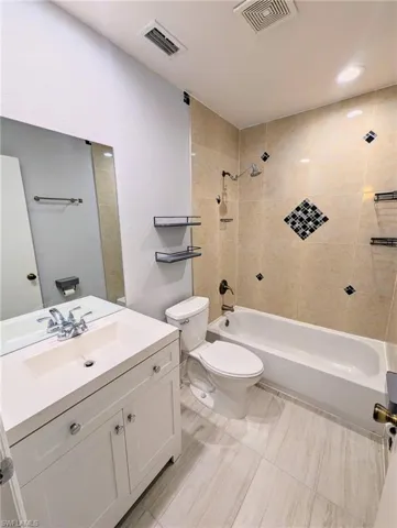 3426  Timberwood  CIR, Naples, FL 34105