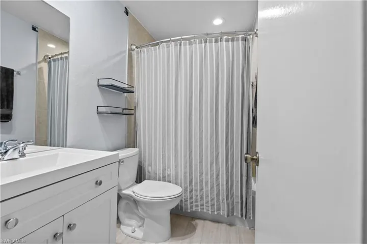 3426  Timberwood  CIR, Naples, FL 34105