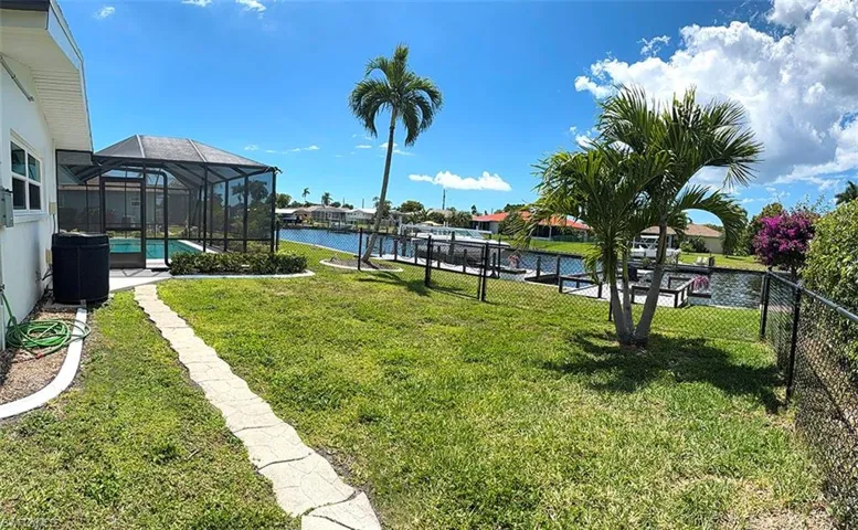 Fenced area / dog run