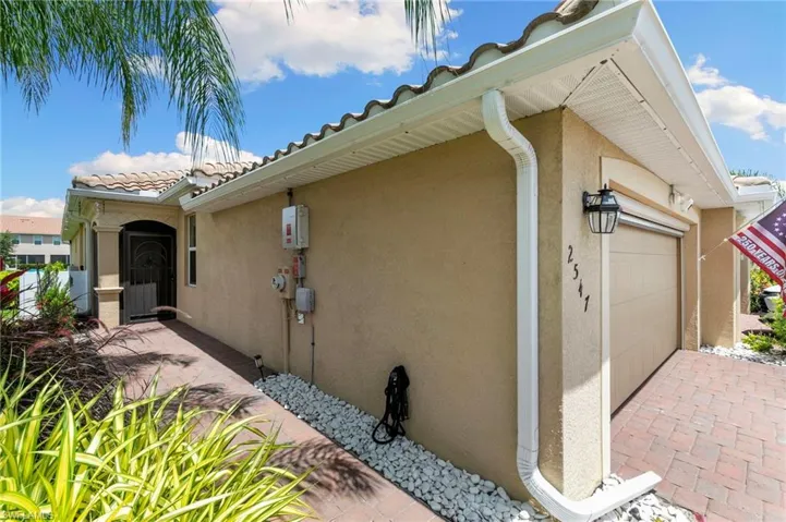 2547 Vine Ave, Naples, Florida 34120