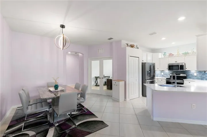 2547 Vine Ave, Naples, Florida 34120