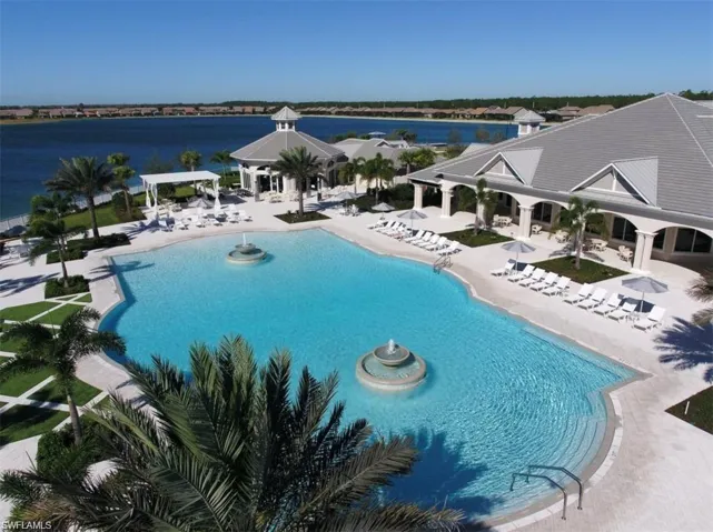 Resort style pool, hot tub, restaurant, bar & more!