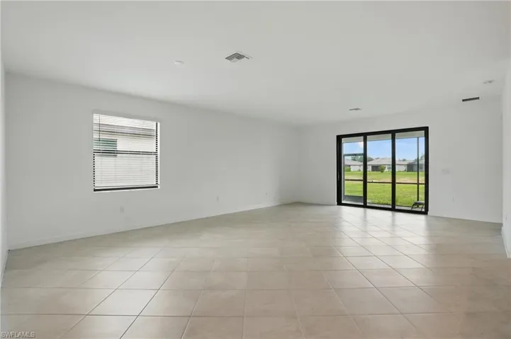 Empty room featuring light tile patterned flooring