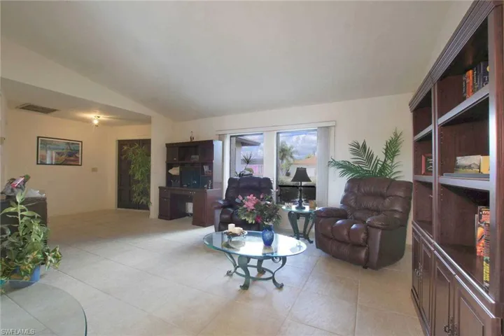 1422 Se 12th Ter, Cape Coral, Florida 33990