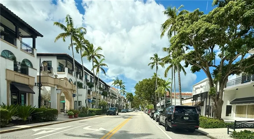 Just Minutes From Downtown Naples