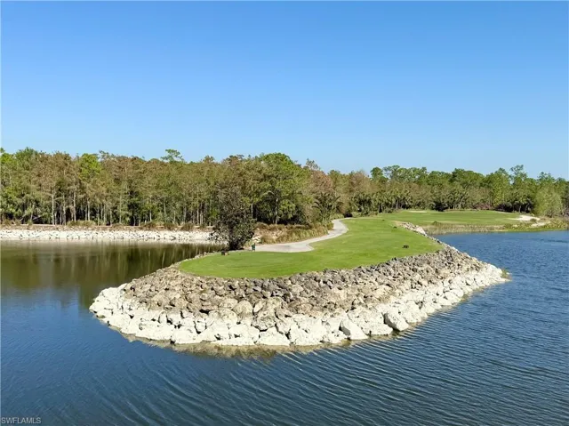 2 BR +DEN Condo With Amazing View