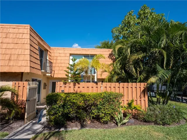 1727  Park Meadows  DR, Fort Myers, FL 33907