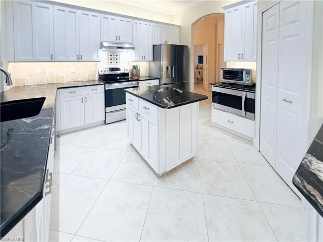 1033 Port Orange Way, Naples, Florida 34120