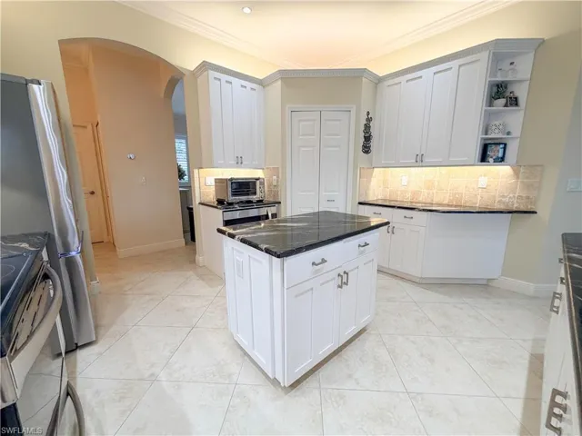 1033 Port Orange Way, Naples, Florida 34120