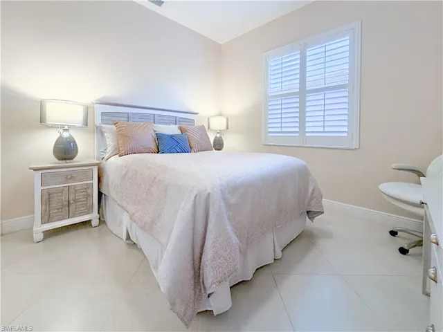 1033 Port Orange Way, Naples, Florida 34120