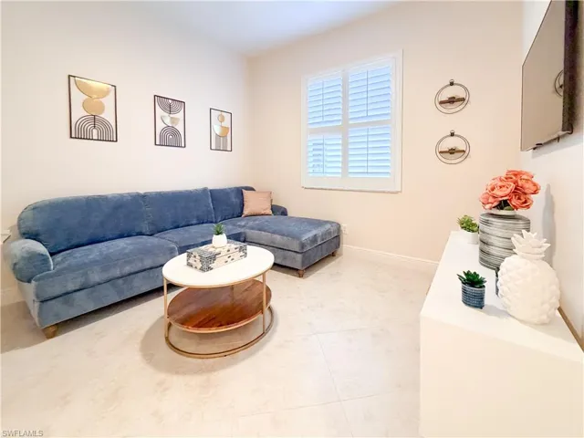 1033 Port Orange Way, Naples, Florida 34120
