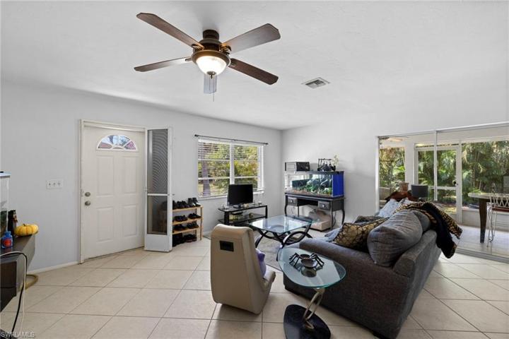 Unit 1 - 2 bed/1 bath