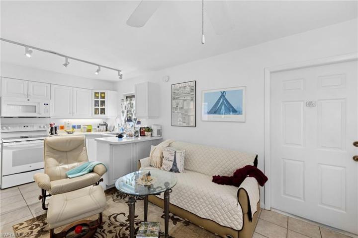Unit 2 - 1 bed/1bath