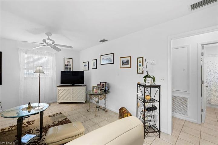 Unit 2 - 1 bed/1bath