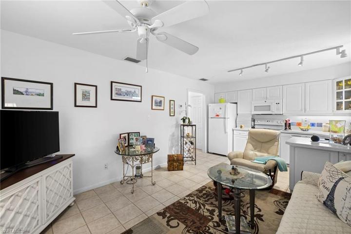 Unit 2 - 1 bed/1bath