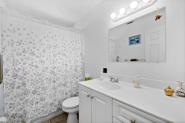 Unit 2 - 1 bed/1bath