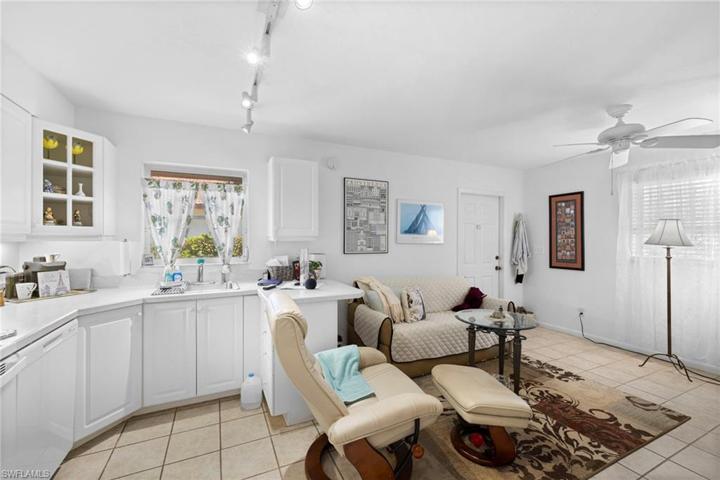 Unit 2 - 1 bed/1bath