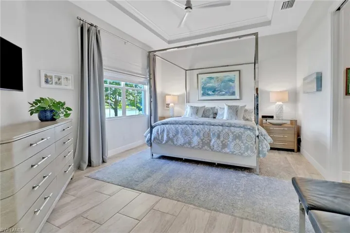 8922  Saint Lucia  DR, Naples, FL 34114