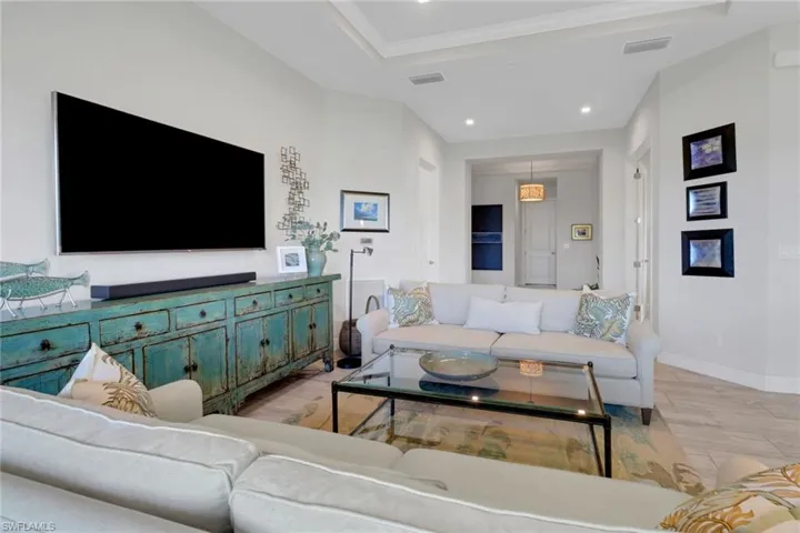8922  Saint Lucia  DR, Naples, FL 34114