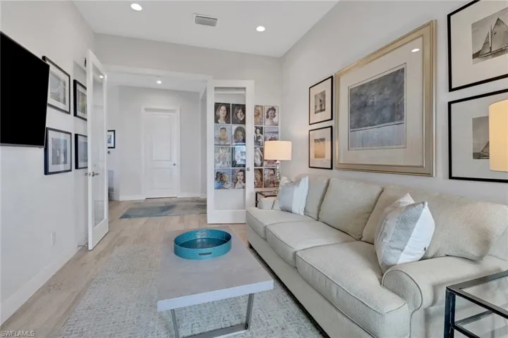8922  Saint Lucia  DR, Naples, FL 34114