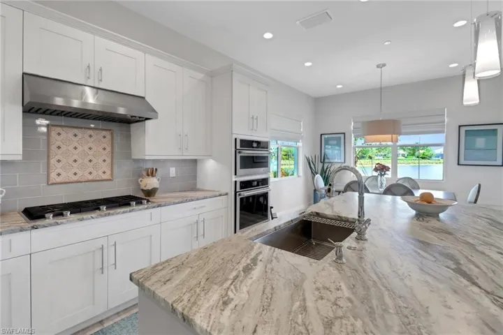 8922  Saint Lucia  DR, Naples, FL 34114