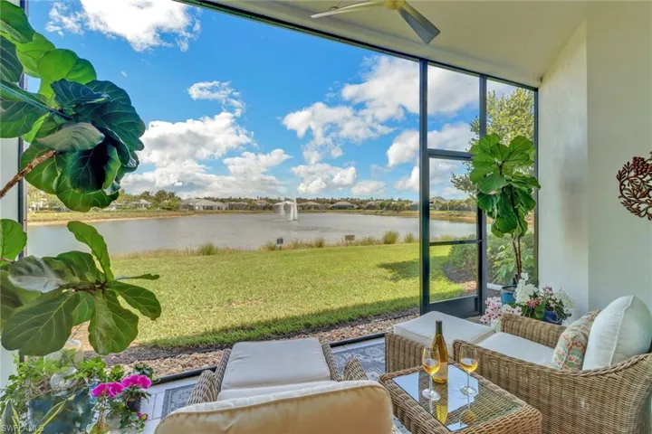 8922  Saint Lucia  DR, Naples, FL 34114