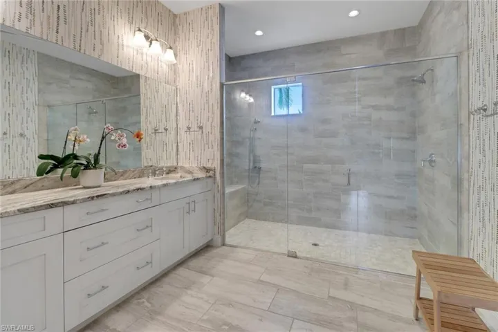8922  Saint Lucia  DR, Naples, FL 34114