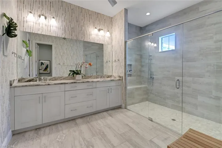 8922  Saint Lucia  DR, Naples, FL 34114