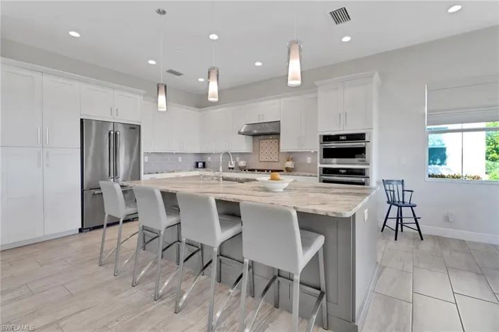 8922  Saint Lucia  DR, Naples, FL 34114