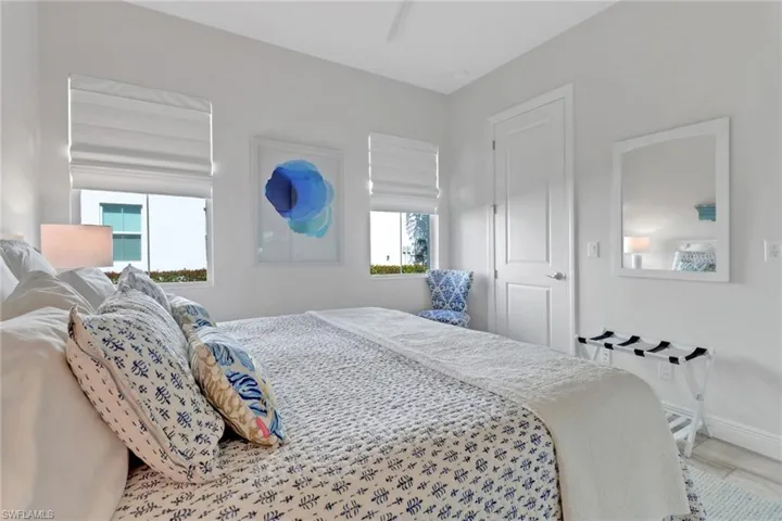 8922  Saint Lucia  DR, Naples, FL 34114