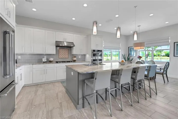 8922  Saint Lucia  DR, Naples, FL 34114