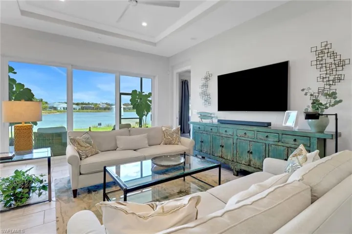 8922  Saint Lucia  DR, Naples, FL 34114