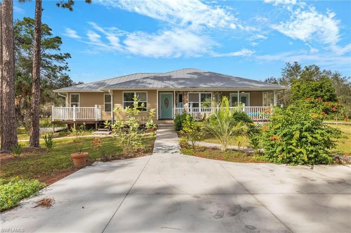 Adorable Buckingham country cottage situated on 1 acre.