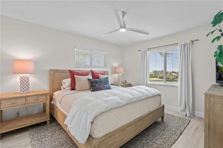 10682  Gulf Shore  DR, Naples, FL 34108