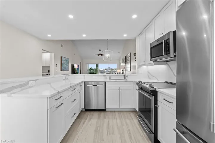 10682  Gulf Shore  DR, Naples, FL 34108