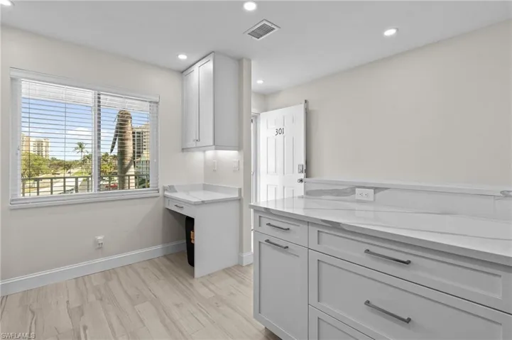 10682  Gulf Shore  DR, Naples, FL 34108