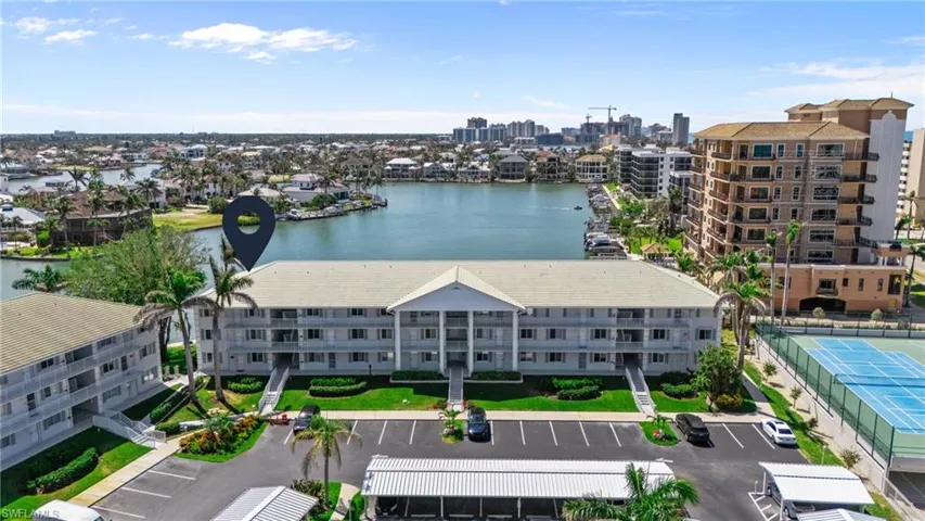 10682  Gulf Shore  DR, Naples, FL 34108