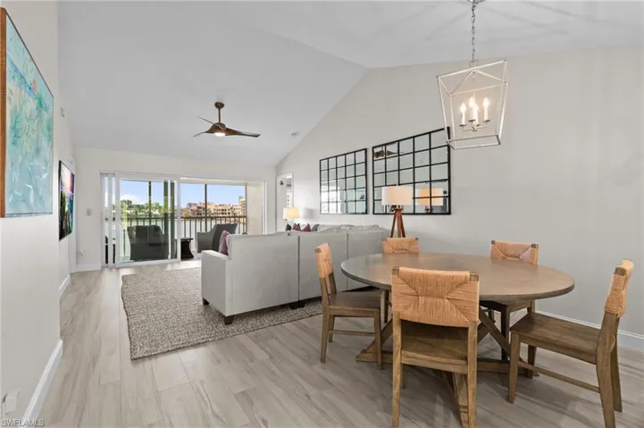 10682  Gulf Shore  DR, Naples, FL 34108