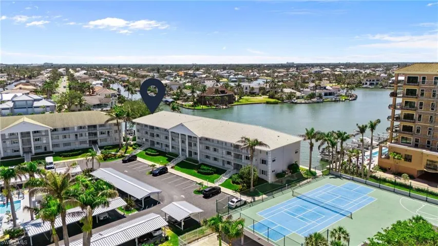 10682  Gulf Shore  DR, Naples, FL 34108