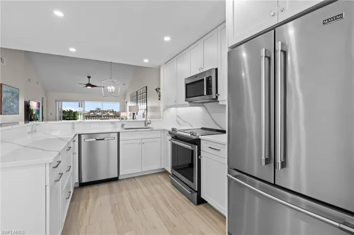 10682  Gulf Shore  DR, Naples, FL 34108