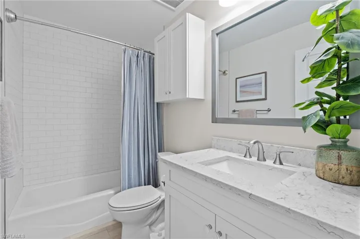 10682  Gulf Shore  DR, Naples, FL 34108