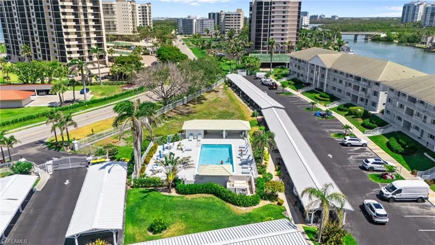 10682  Gulf Shore  DR, Naples, FL 34108